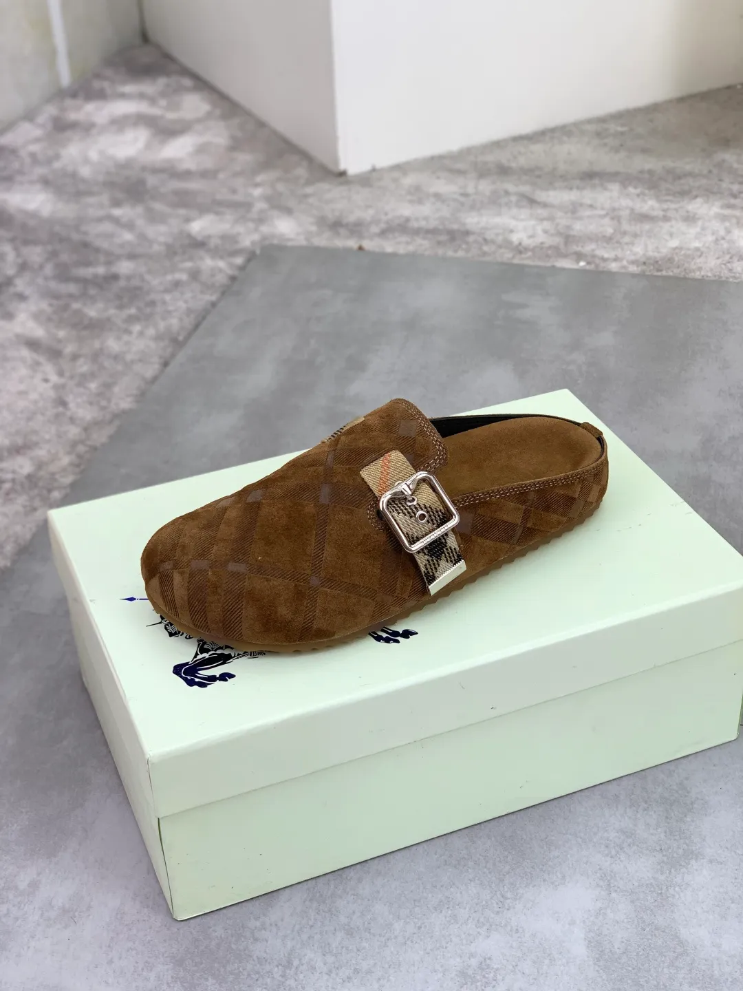 Men's Men's Shoes 💰P620 💰【New Style】Top Version 🆘【Burberry】New Burberry Slippers are on the market with perfect workmanship! 🔥Perfect shape and top quality🙈Non-slip and wear-resistant high-end rubber outsole👣Versatile and comfortable shoes, standard size: 39-45 (38 46 customized) 5️⃣colors available Top-quality packaging